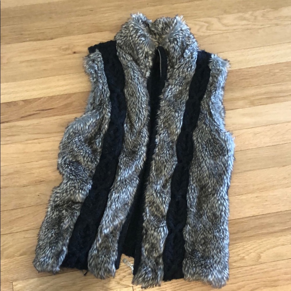 Faux fur, knit detail vest.